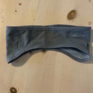 Ear warmer with headphone slits